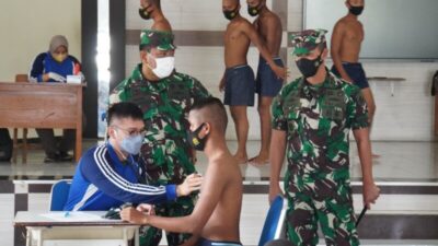 Siswa Dikmaba TNI AL Angkatan XLI/2 Puslatdiksarmil Kodiklatal Laksanakan Urikes