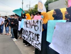 Mahasiswa Kepulauan Yang Tergabung (HIMPASS) Geruduk Kantor PT. Sumekar