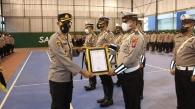 Anggota Sat Lantas Dapat Reward Dari Kapolres Sumenep,Karena Berhasil Ungkap Kasus Laka Lantas