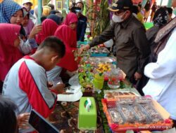 Bazar dan pameran seni SDN Kalowang II di Hadiri Bupati Sumenep