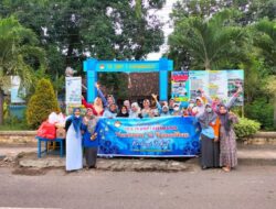 “Indahnya Berbagi Bersama” Keluarga Besar KB dan TK DWP 1 Asembagus Berbagi Takjil