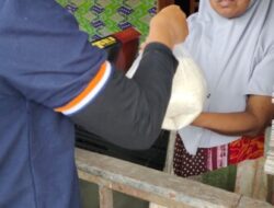 Mitrabangsa Bagi-Bagi Beras dan Sarung Kepada Kaum Dhuafa di Dua Desa