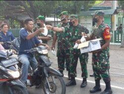 Bulan Penuh Berkah, Danramil dan Anggota Koramil Panji Bagi-bagi Takjil
