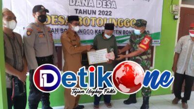 Penyerahan Bantuan Langsung Tunai (BLT-DD). Dana Desa Tahun Anggaran. 2022. Desa Botolinggo.