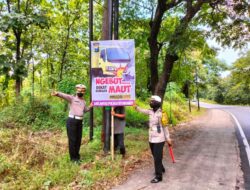 Mudik Aman dan Sehat, Satlantas Polres Situbondo Pasang Baner Imbauan di Jalur Pantura