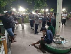 Satgas Operasi Ketupat Semeru 2022 Patroli dan Bagikan Masker di Rest Area Pantura Situbondo
