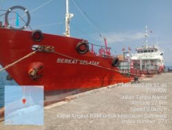 Belum selesai Isu Polimek penitipan BBM Raas, kapal Tanker BBM Untuk Sapudi Datang lagi.