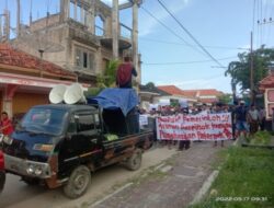 Larangan Kirim Sapi ke Situbondo, Masyarakat Sapudi Demo Kantor Forpimka Gayam.