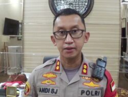 Luruskan Pemberitaan, AKBP Andi Sinjaya : Kami Hadir di Tengah Kelompok Pendemo Sebagai Langkah Proaktif Kepolisian Menegur Korlap dan Menghimbau Agar Massa Tidak Menutup Akses Jalan