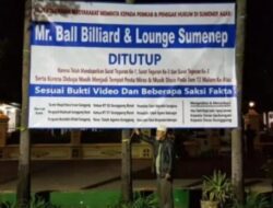 Dinilai Penegak Hukum Tidak Tegas, Warga Kungkung dan Gedungan Bentangkan 3 Banner