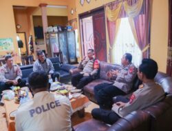 Program Semangat, AKBP Andi Sinjaya Jenguk Anggota Polres Situbondo Yang Sakit