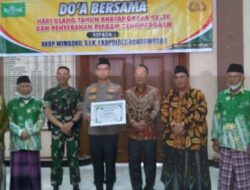 Kado HUT Bhayangkara ke 76, PCNU Bondowoso Berikan Penghargaan Kepada Kapolres Bondowoso