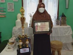 Martha Suprahastini Raih Anugerah Kepala Desa Prestasi Pancasila