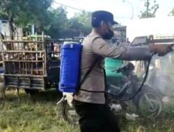 Demi Cegah Penyebaran PMK, Polres Ponorogo Bersama Dinas Pertanian Lakukan Penyemprotan