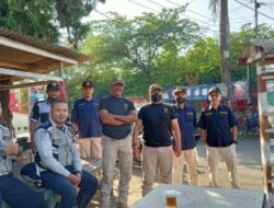 Cegah Penyebaran PMK Tim Gabungan Satpol PP Bondowoso Lakukan Penyekatan