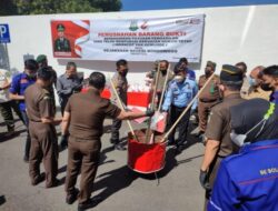 Kapolres Bondowoso Hadiri Pemusnahan Barang Bukti di Kantor Kejari Bondowoso