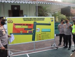 Polres Bondowoso Terjunkan Personil Gabungan Amankan Pelaksanaan Sholawat Bersama di Ponpes Al Islah.