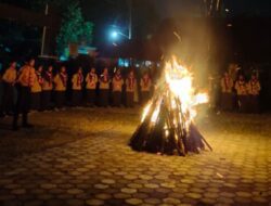 Filosofi Api Unggun Yang berkobar di Sekolah Kesehatan Bhakti Husada Malam Satu Suro