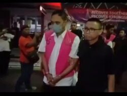 Viral!! Salah Satu Oknum Tersangka Korupsi UKL-UPL DLH Menutupi Wajahnya Dengan Tas Kresek