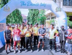 Peserta Triathlon “The Rising Tide” Bali – Jakarta Lanjutkan Lari 38 Km dari Polres Situbondo menuju Alun-Alun Besuki