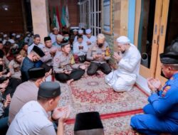 AKBP Andi Sinjaya Bersama Pejabat Utama Polres Situbondo Silaturrahmi Dengan Kyai Azzaim Sepulang Beribadah Haji   