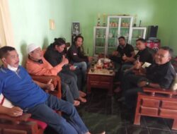 Bentuk Kepedulian Sesama Insan Pers, Tim Media Sibernews Jenguk Wartawan Yang Sedang Sakit