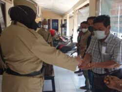 Pelayanan SKUKP Regident SIM Ditlantas Polda Jatim di Satpas Polres Bondowoso Memakai Pakaian Momentum Pejuang