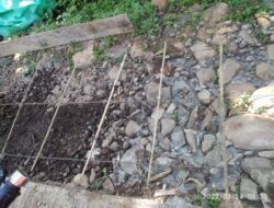 Masyarakat Desa Kembangsari Situbondo Kecewa!! Proyek Jalan Beton Diduga Pekerjaannya Asal-Asalan