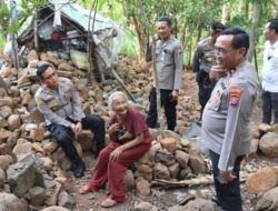 Kapolres Bondowoso Laksanakan Kegiatan Baksos Kepada Warga Kurang Mampu