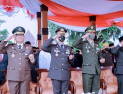 AKBP Andi Sinjaya Bersama Forkopimda Hadiri Upacara HUT RI ke-77 di Alun-Alun Situbondo 