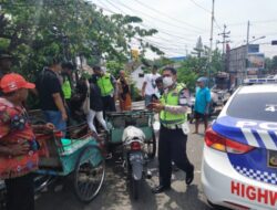 Anggota Polres Kediri Kota Bersama Abang Becak Berhasil Gagalkan Aksi Bunuh Diri
