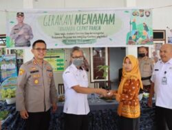 Polres Bondowoso. Mencanangkan Program *Gerakan Menanam Tanaman Cepat Panen* Pada Masyarakat Desa
