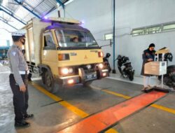 Antisipasi Laka Lantas Kanit Kamsel Cek Kendaraan Angkutan Barang