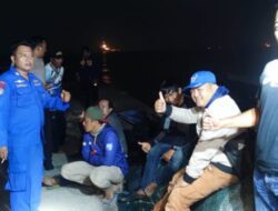 Ditpolairud Polda Jatim Berhasil Selamatkan Kapal Pemancing yang Terombang – ambing di Perairan Gresik