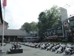 Pimpin Sujud Masal,Kapolresta Malang Kota Berdoa Untuk Korban Tragedi Kanjuruhan