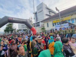 Batalyon Artileri Medan 8/Uddhata Yudha Laksanakan Giat Funbike dan Jalan Santai Dalam Rangka HUT TNI ke-77