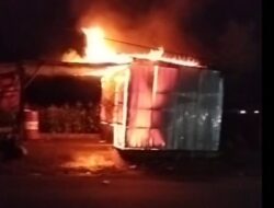 Sebuah Bengkel Motor di Barat Balai Desa Tanjung Kamal Terbakar Hebat