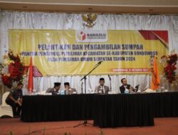 Banwaslu Bondowoso Melantik dan Mengambil Sumpah 69 Panwascab