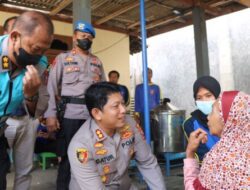 Polres Ponorogo Terjunkan Tim Trauma Healing Untuk Pengungsi Bencana Tanah Longsor