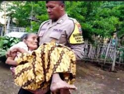 Bhabinkamtibmas Polsek Kendit Bantu Kepulangan Warga Dari Rumah Sakit
