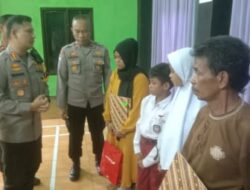 Kapolda Jatim Berikan Beasiswa Untuk Kedua Anak Alm Andi Setiawan Aremania