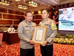 Lomba Video HUT Humas Polri Ke-71, Polres Bojonegoro Terima Penghargaan dan Tropy