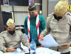 Hari Pahlawan, Polisi di Jember Layani Masyarakat Berkostum Pejuang