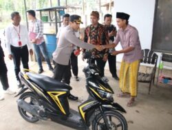 Dari Pintu ke Pintu Kapolres Sumenep Antarkan Motor Warga yang Pernah Hilang