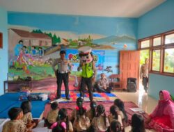 Satlantas Polres Situbondo bersama Si Bontas Kunjungi Anak-Anak di Desa Terpencil