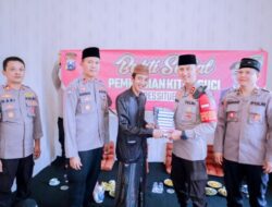 Kapolres Situbondo AKBP Dr Andi Sinjaya Laksanakan Program Polda Jatim, Wujudkan 10.000 Kitab Suci Untuk Umat Beragama
