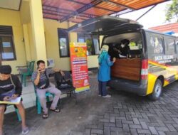 Jemput Bola, Mobil SKCK Keliling Polres Bojonegoro Layani Warga ke Pelosok Desa