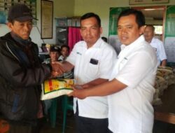 Perhutani Bondowoso Bagikan Sembako Kepada Penyadap Getah Pinus