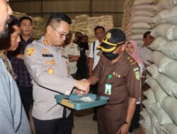 AKBP Wimboko, SIK Lakukan Sidak Dipasar dan Beberapa SPBU Yang Ada di Kabupaten Bondowoso