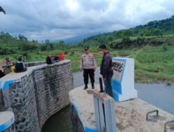 Antisipasi Bencana Banjir, Polsek Besuki Lakukan Giat Pengecekan Dua DAM